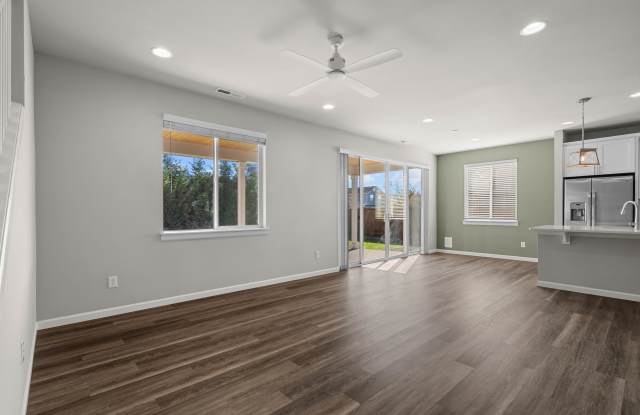 5595 157th Avenue Court East Gallery 4