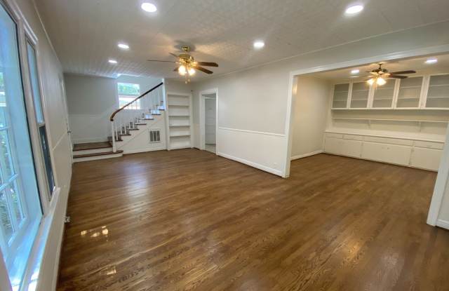 UT PRE-LEASE: Spacious, Updated North Campus House, Walk to Campus! - 824 East 30th Street, Austin, TX 78705