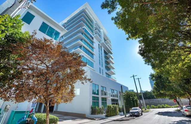 1600 SW 1st Ave photos photos