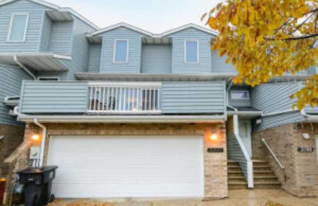 2 Bed + Den, 2.5 Bathroom Townhouse for Rent photos photos 2 Bed + Den, 2.5 Bathroom Townhouse for Rent photos photos