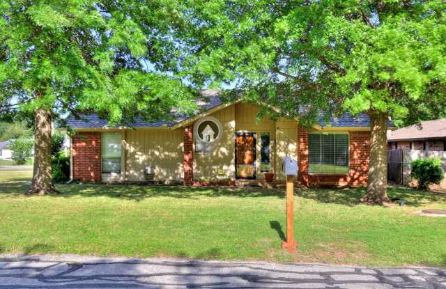 Charming 2-Bedroom, 2-Bath Home on a Spacious Corner Lot in Midwest City! Gallery 1