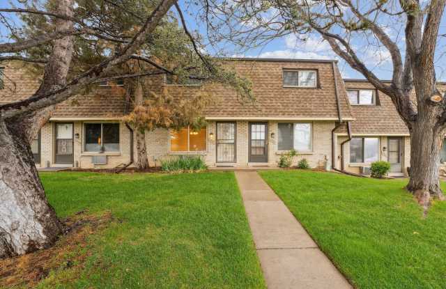 Adorable and Spacious Golden Townhome photos photos