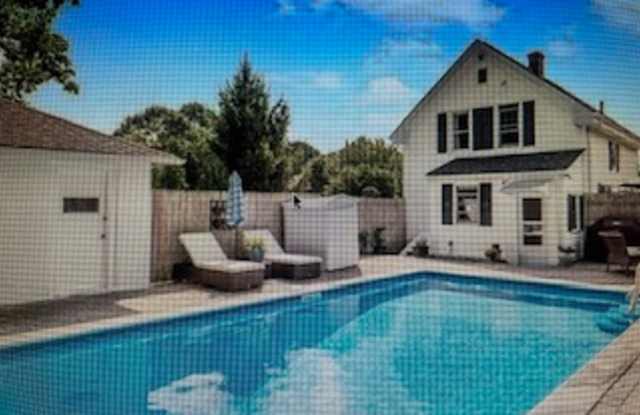 7 Pleasant View Avenue - 7 Pleasant View Avenue, Newport County, RI 02835