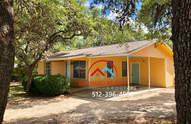 Available Now: 2/1 Just Outside City Limits on Large Lot Gallery 3