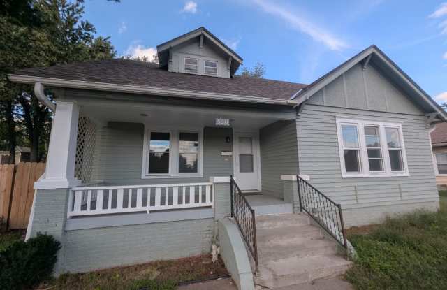 3 Bedroom, 2 Bathroom Home with Fenced Back Yard & Full Basement Gallery 1