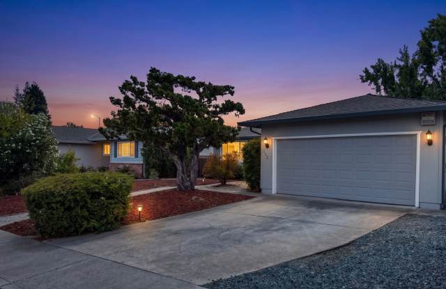 Charming single level 4 bedroom home in Martinez. Move-in ready! Gallery 1