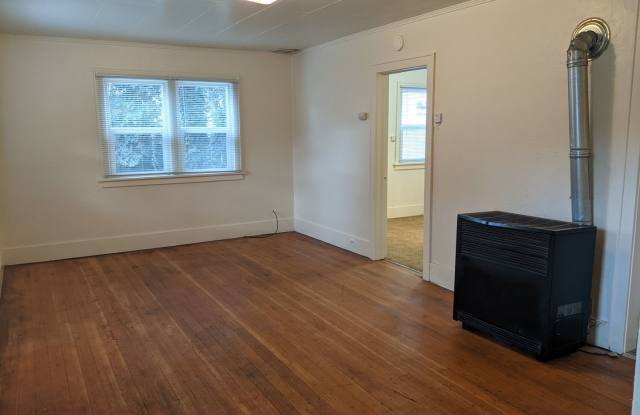Nice 2-Bedroom, 1-Bath Duplex In Downtown Eugene! photos photos