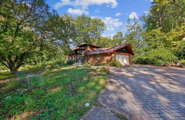 Spacious 5BR/3.5 BTH oasis available NOW in Silver Spring,MD Gallery 4