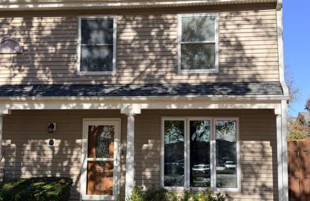 Large 3 Bedroom 1 Bath Townhome - 6 Fernwood Drive, Bolingbrook, IL 60440