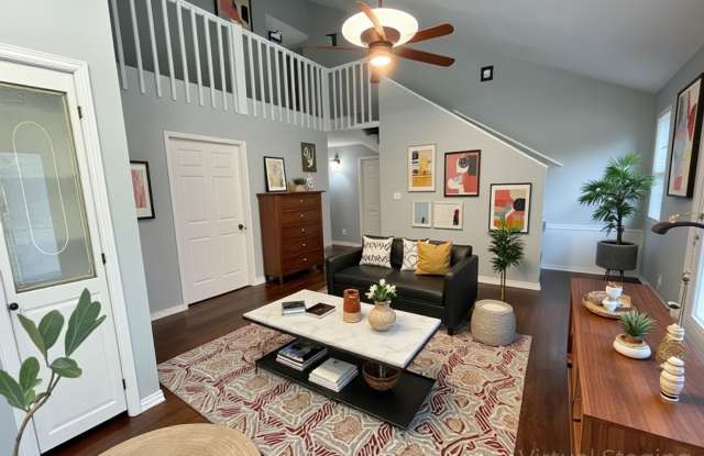 Spacious 3 bedroom 3.5 Baths 2 Home Offices/Non Conforming Room 2 Car Garage in Branson MO photos photos