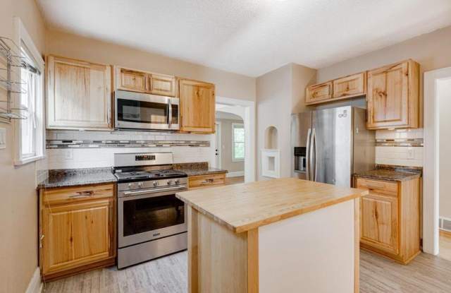 Super nice and clean Minneapolis property for lease! - 866 24th Avenue Southeast, Minneapolis, MN 55414