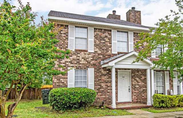 **PRICE IMPROVEMENT** 101 Sandlewood Dr - Available NOW! 3BD, 1.5BA BA Townhouse in Summerville, SC. Convenient to HWY 78 and I26 photos photos