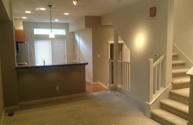 2122 Yakima Ct - 2122 Yakima Court, Tacoma, WA 98405