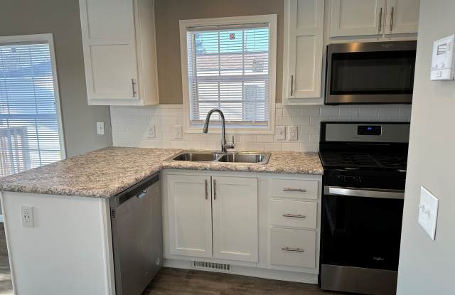 32 Canal - 32 Canal Drive, Pontiac, MI 48341