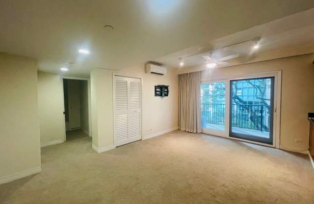 Rarely available 1-bedroom 1-bath condo in 21 Craigside Gallery 4