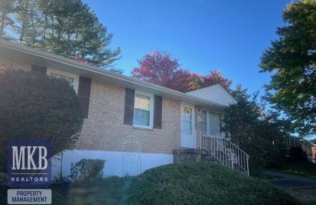 3 Bedroom, 1 1/2 Bath Ranch Home Available Now! - 2428 Meadowbrook Road Northwest, Roanoke, VA 24017