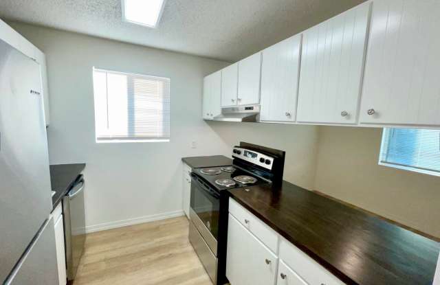 DESIRABLE MILLWOOD NEIGHBORHOOD ON TREE LINED STREET photos photos