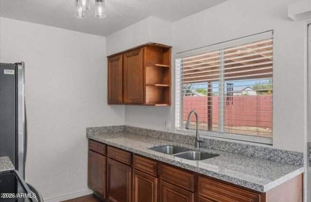 5656 W ALICE Avenue Gallery 4