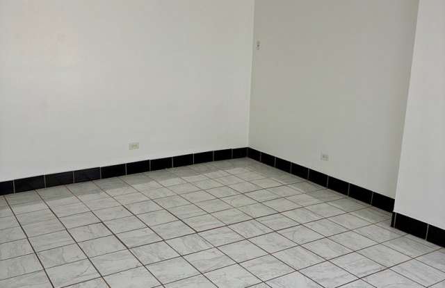 1111 N LeClaire Avenue Gallery 4