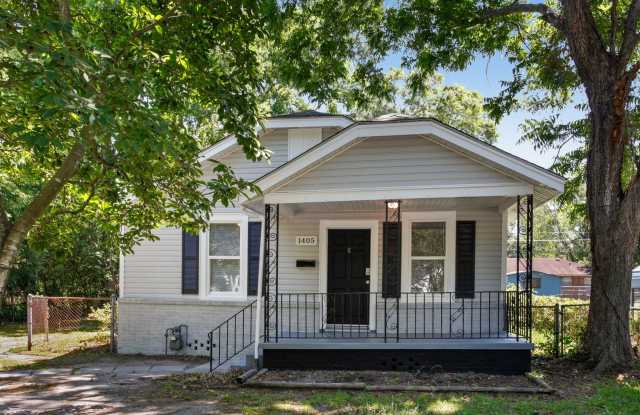 Large 3BR/2BA Home Walking Distance to Daffin Park photos photos