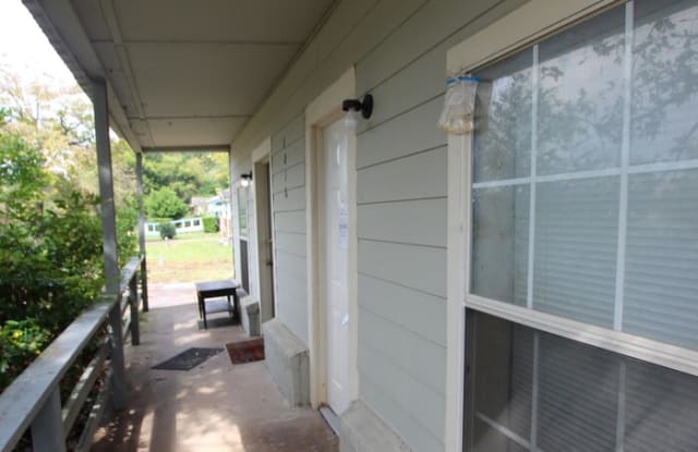 1010 South Bennett Avenue - 1010 S Bennett Ave, Tyler, TX 75701