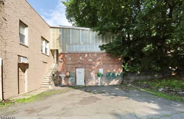 554 W Broadway Gallery 3