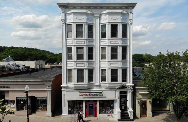 111 E Ridgewood Gallery 2
