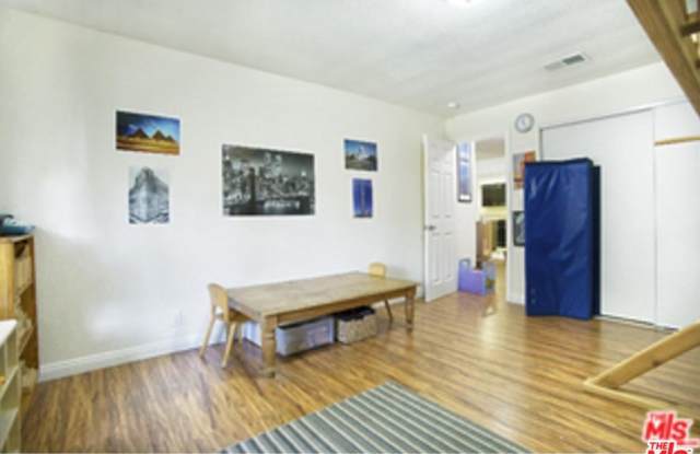 11234 Richland Avenue Gallery 4