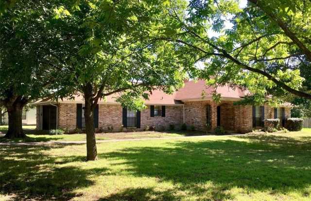 1225 Lois Lane - 1225 Lois Lane, Oak Grove, TX 75142