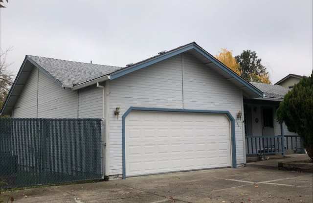 3 Bedroom 2 Bath Single Family Home - 2941 Lazy Creek Drive, Medford, OR 97504