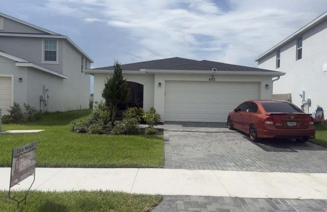 682 Papillon Street SW photos photos