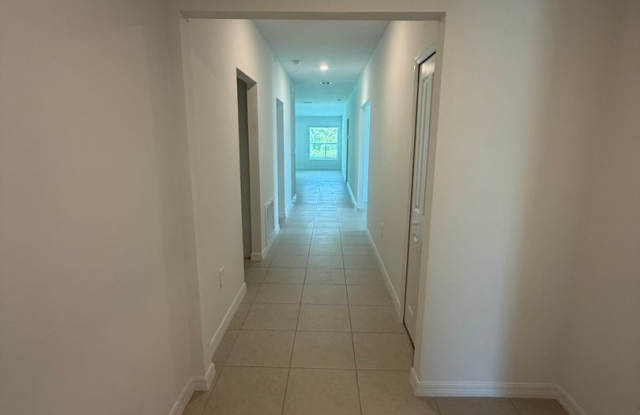 Brand new!!!! 4 Bedroom 3 Bathroom with Den!!! Gallery 3