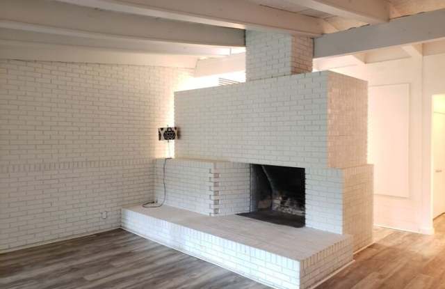 4630 Town and Country Drive Gallery 2