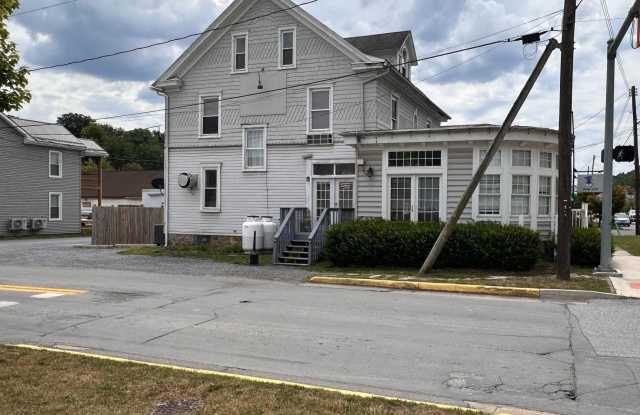 174 N WASHINGTON Street Gallery 2
