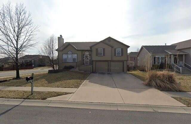 7436 N Mckinley Avenue - 7436 North Mckinley Avenue, Kansas City, MO 64158