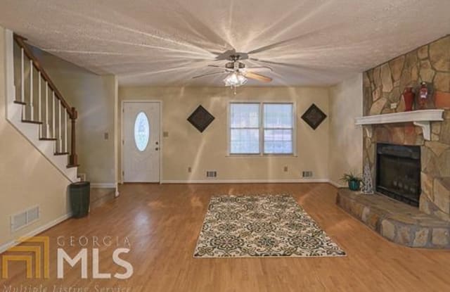 285 Oak St - 285 Oak Street, Fayetteville, GA 30215