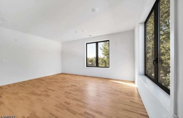 1037 Amboy Ave photos photos
