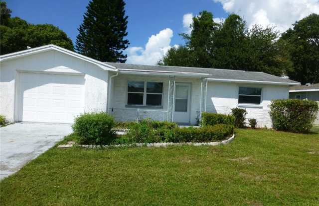 7405 OAK CREST Drive Gallery 2