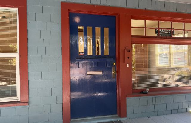 4-bedroom house in downtown Eugene! MOVE IN SPECIAL! Gallery 4