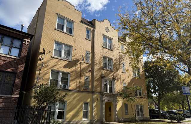 4701 N St Louis Ave photos photos