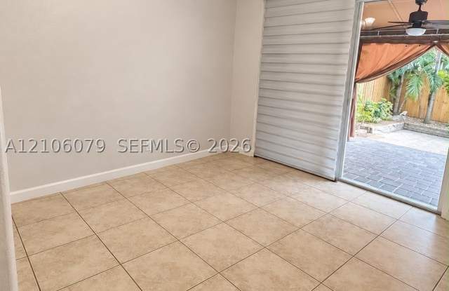 7325 NW 174th Ter Gallery 3