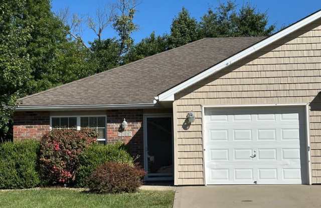 2 Bed Single Level Duplex in Grain Valley - 1130 Northwest Willow Drive, Grain Valley, MO 64029