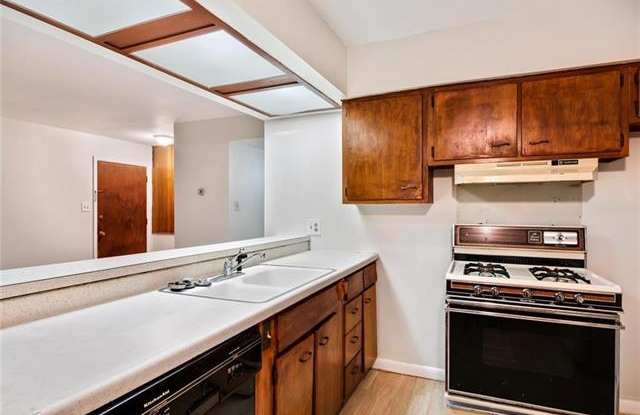 4608 Englewood DR Gallery 4