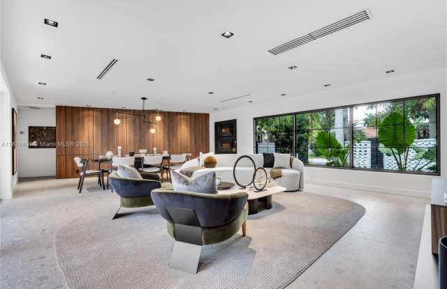2500 Bayview Dr photos photos