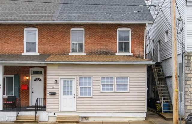 16 Dowell Street - 16 Dowell Street, Slatington, PA 18080