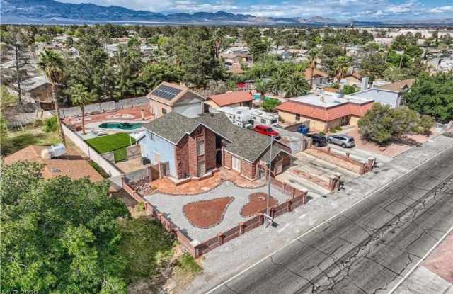 Stunning 4BR Horse Property 6 car Garage in Las Vegas Gallery 3