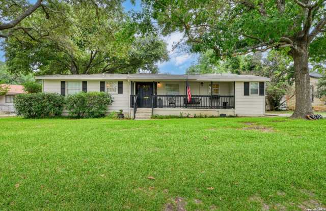 935 VANDERHOEVEN DR photos photos