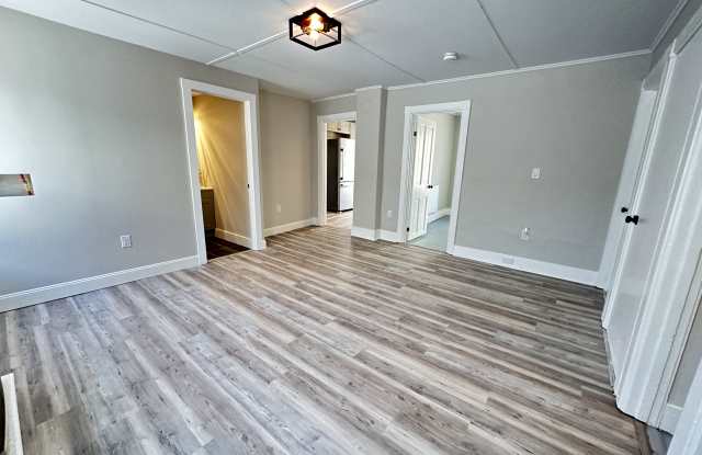 38-40 Cedar Street - 40 (2nd floor) Gallery 4