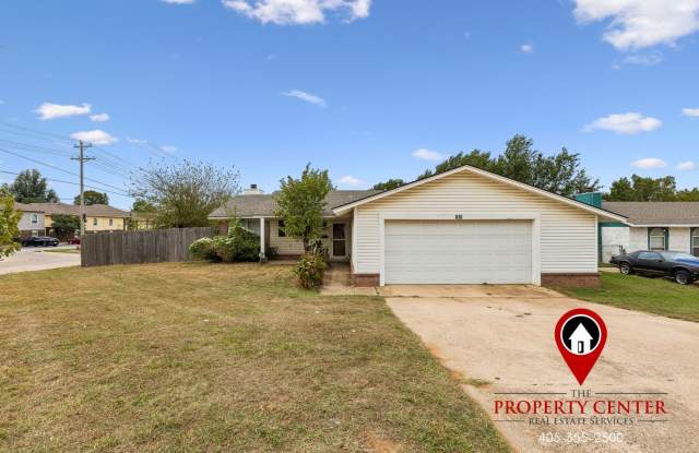 Beautifully Updated Norman Home with Fenced Backyard Gallery 3