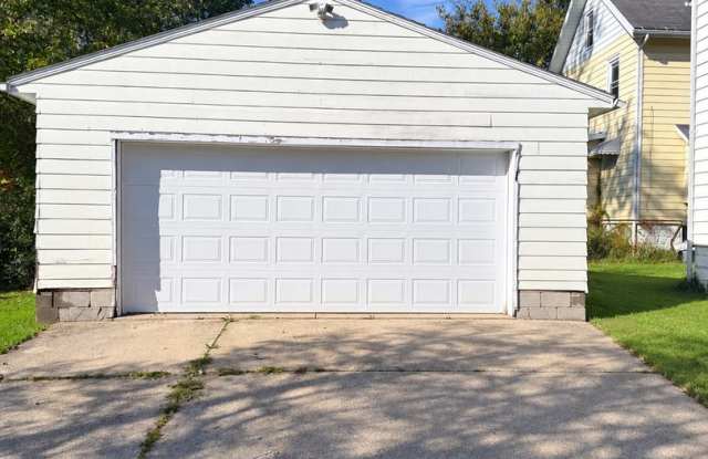 4 Bed / 2 Bath – Fully Rehabbed Home with Finished Attic & 2-Car Garage Gallery 3